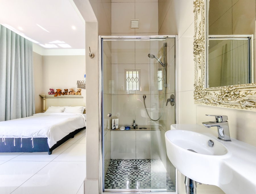 11 Bedroom Property for Sale in Camps Bay Western Cape